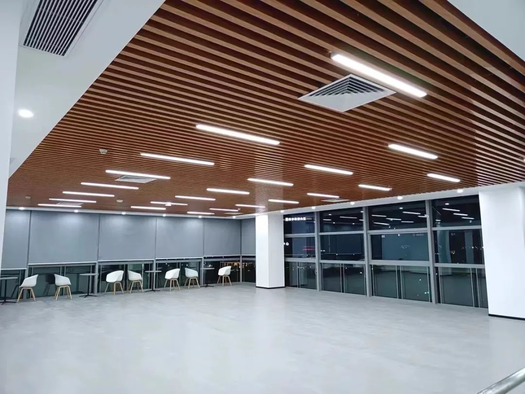 Strategi desain veneer aluminium: perlindungan dan keamanan lingkungan yang indah dan tahan lama, empat poin utama untuk membantu Anda menciptakan ruang yang sempurna!